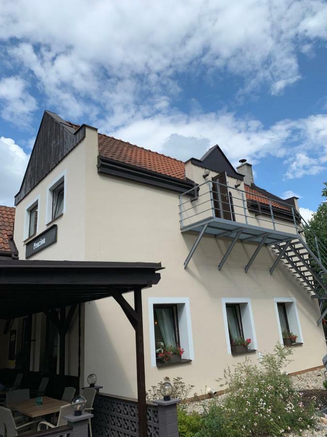 Penzion & Restaurace U Vily Sezimovo Usti Eksteriør billede
