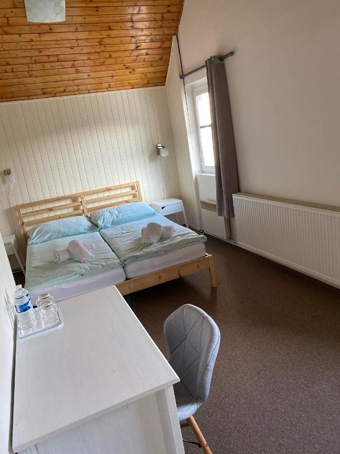 Penzion & Restaurace U Vily Sezimovo Usti Eksteriør billede